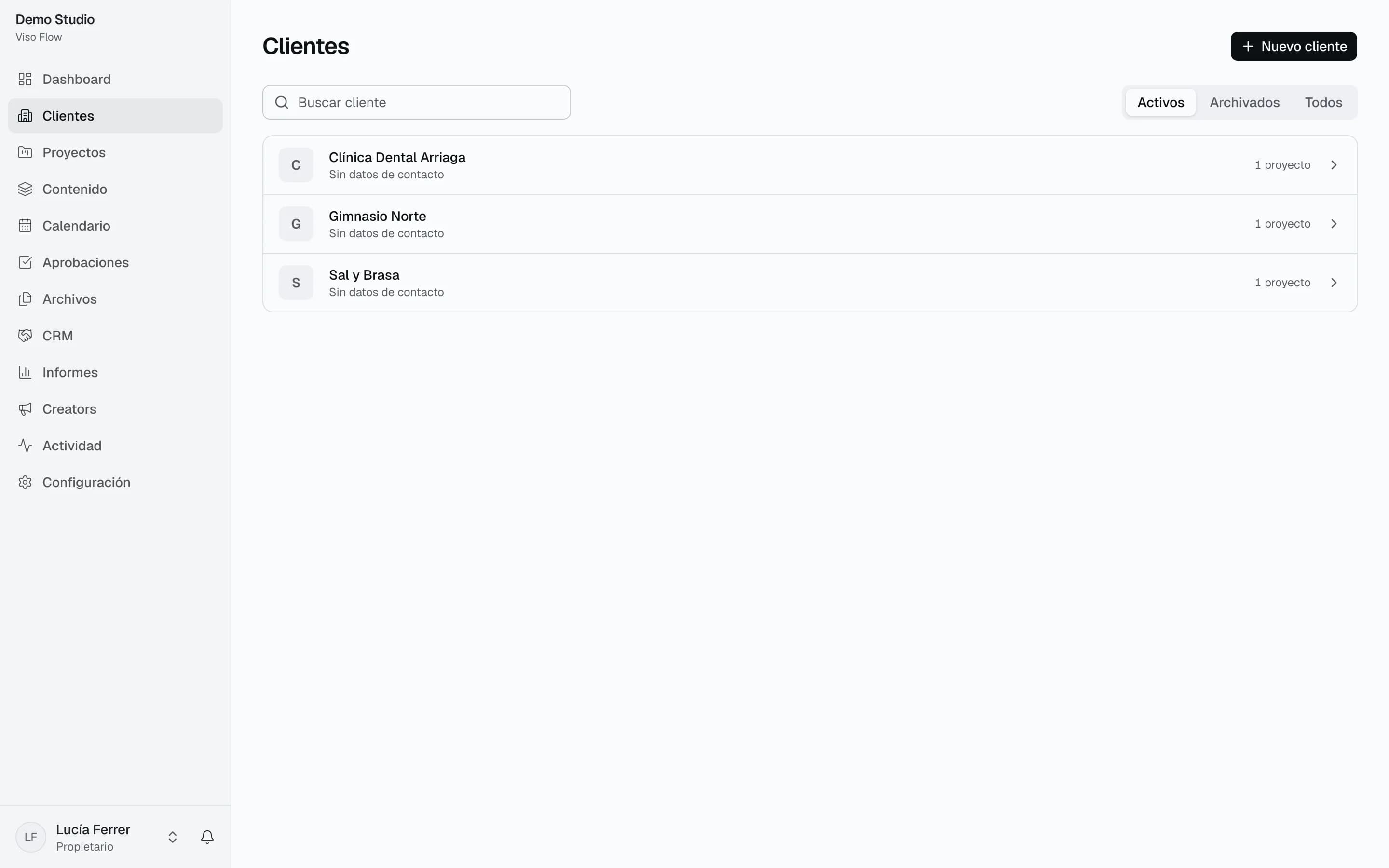 Lista de clientes de una agencia en Viso Flow, cada uno con sus proyectos y contactos